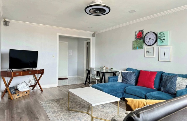 Downtown City View Renovated 2 Beds Free Parking