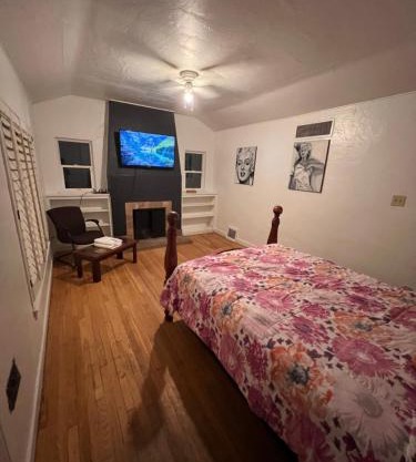 Downtown Neighborhood Room 1