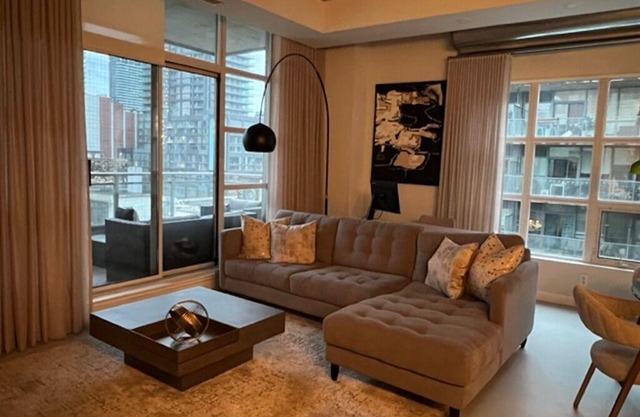 Downtown oasis in the heart of Toronto! Perfect location to explore and enjoy!!