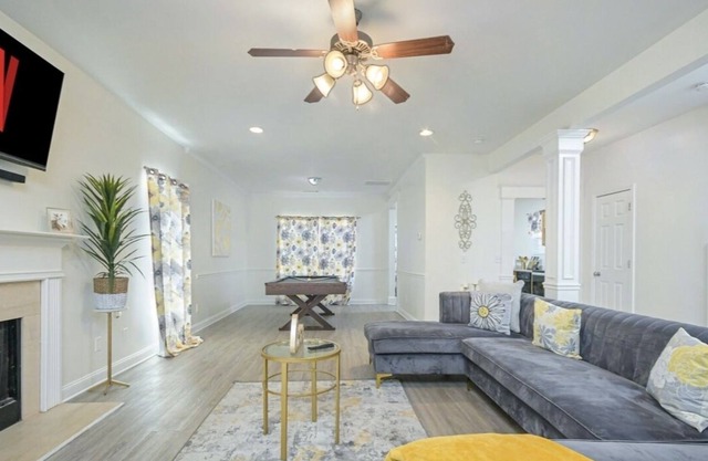 DOWNTOWN SPACIOUS 3 BEDROOM