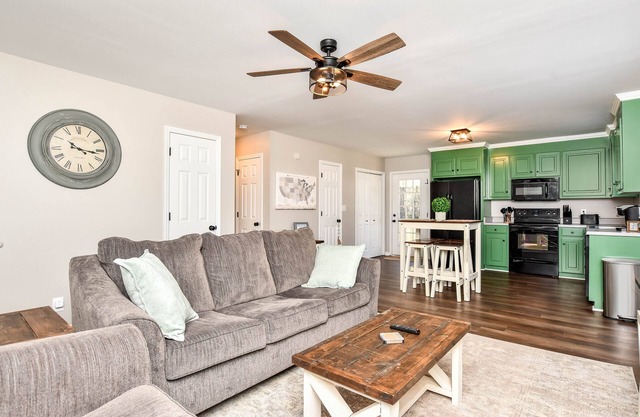 Downtown Woodruff Cozy Bungalow
