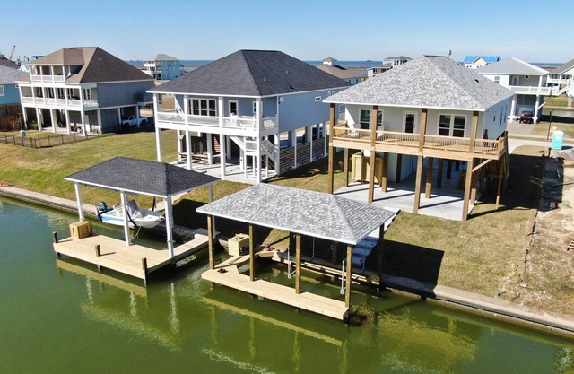 Dragonfly Breeze, Bay Front, Boat Dock, Sleeps 12, Dog Friendly