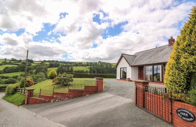 Drainbyrion Farm House, LLANIDLOES