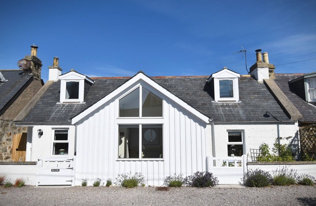 Dram Cottage, Findhorn Bay - sleeps 6 guests in 3 bedrooms