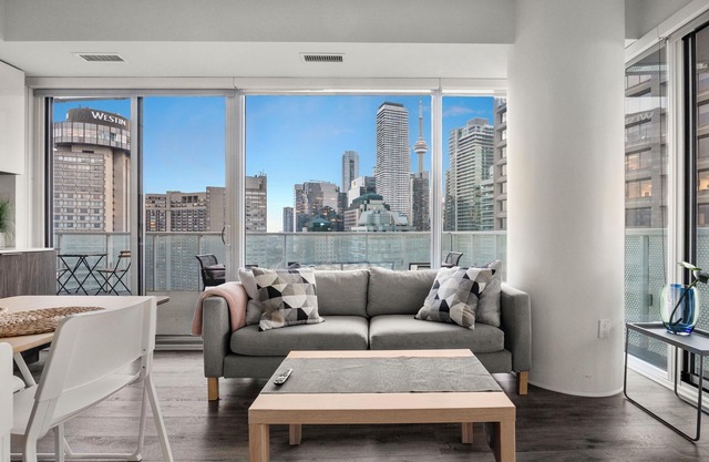 Dream Suite in Harbourfront core with Amazing Lake & CN Tower view