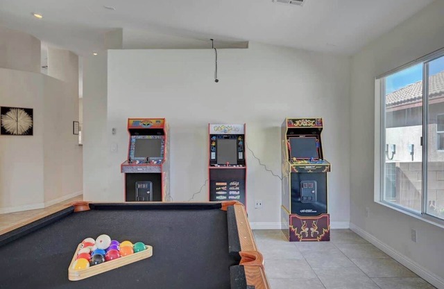 Dreamy 3BR Retreat w/ Games, Firepit & Pool Table!