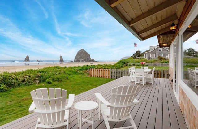 Driftaway by AvantStay | Direct Cannon Beach Access w/ Stunning Views