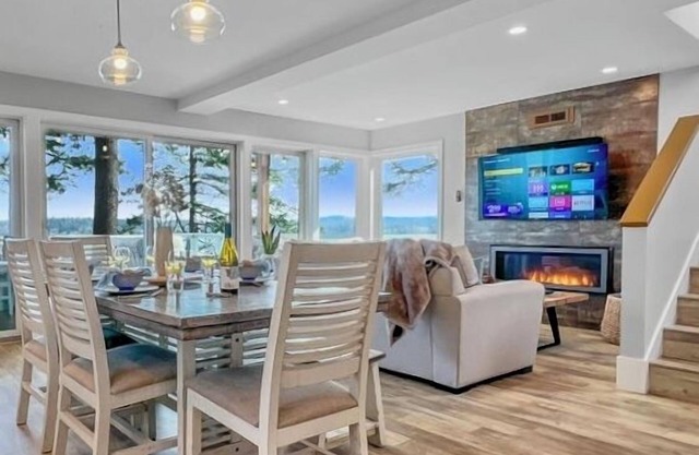 Driftwood Dreams: Beautiful PNW retreat w/ view!