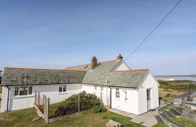 Druidsmoor - Sea Views-sleeps 8-Ravenspoint road
