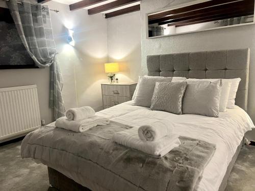 Duchess Apt 2 Modern 3Bedroom Apartment in Colchester Ideal for Long Stays, Relocations, Contractors, Secure Parking, WIFI