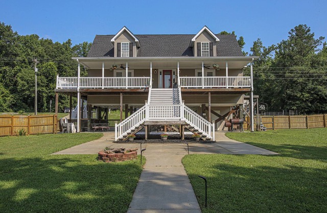 DuckedAway....Dreamy Lakefront Escape on Dutchman Creek!