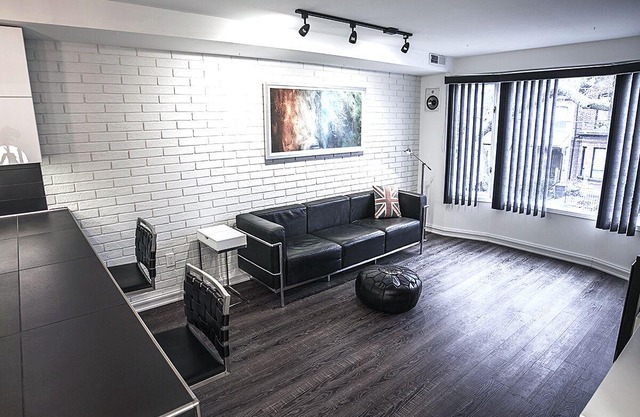 DUNDAS SQUARE Luxury Apartment - oficina híbrida !!