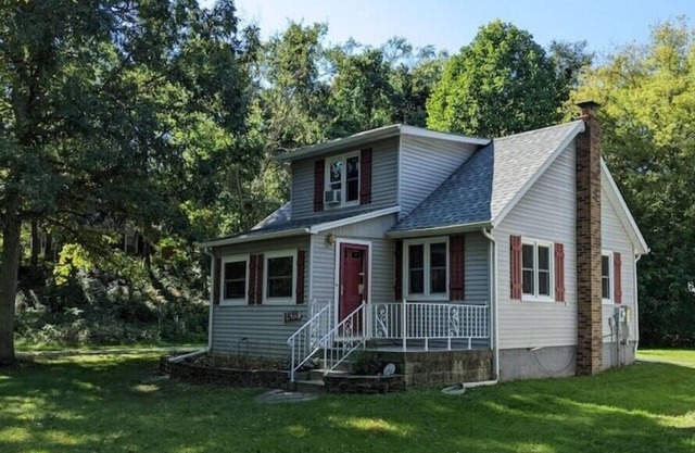 Dunes Cottage at Town of Pines Lake Michigan near Indiana Dunes Parks!