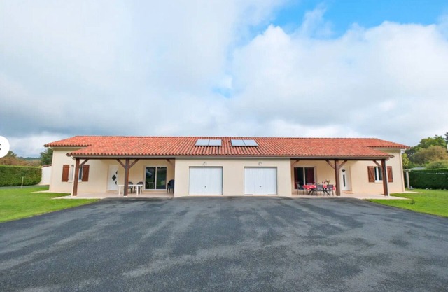 Casa de vacaciones 'Duo De Maisons Avec Piscine Et Clim' con piscina compartida y aire acondicionado