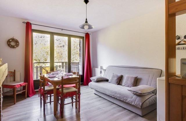 Apartamento Dúplex T3 para 6 pers. con Chimenea y Balcón en Esquièze-Sère