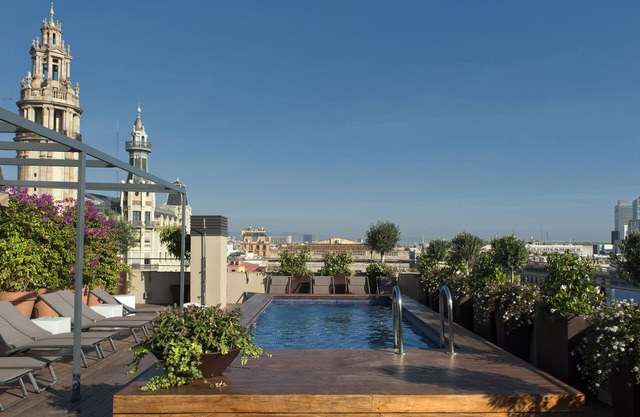 Duquesa Suites Landmark Hotel by Duquessa Hotel Collection