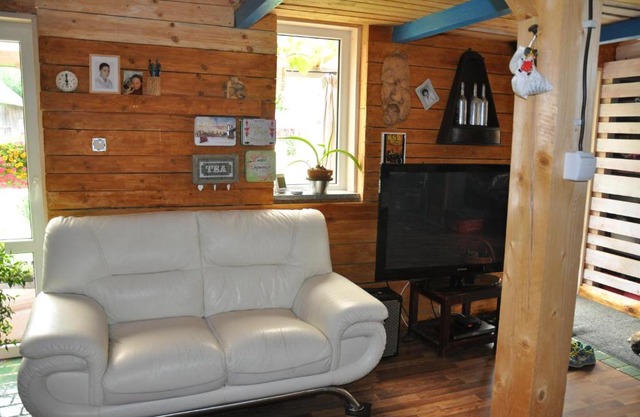 Dvor pod kríkmi