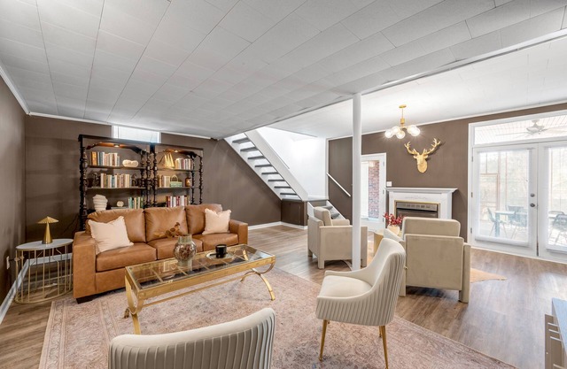 DWNTN Lex - 3bd/2ba - Lounge & Patio - Near Keeneland, UK, & KY Bourbon Trail!