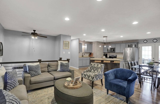 Dwntwn Westfield Family home close to GrandPark and local entertainment