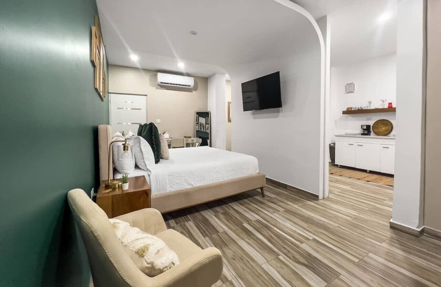 Each Guest House 3-1 | Cozy Apt W/ King & Bunk Bed