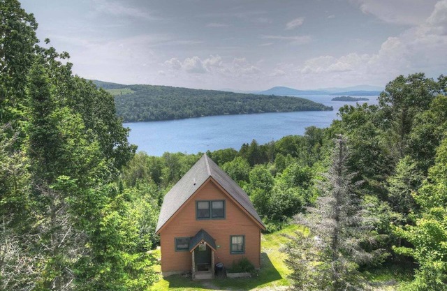 Acogedora cabaña con increíbles vistas del lago Rangeley!