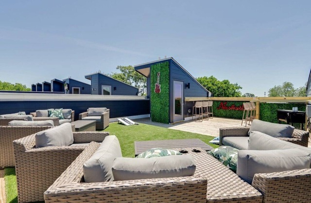 East Nash Oasis - 13 Beds - Going Fast
