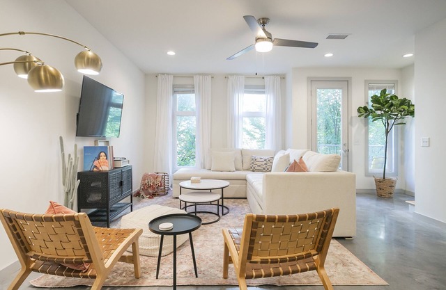 Vive el Nashville Dream interior / exterior en esta casa nueva y luminosa + moderna