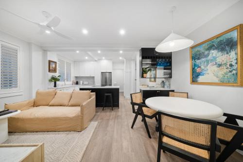 Easy Access 2BR Flat with Parking in Rose Bay