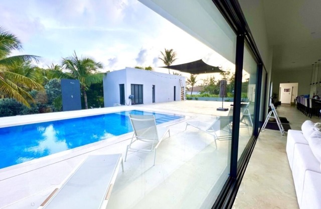 Echo Beach - A Modern Beach House On The Beach Five Minutes From The Airport