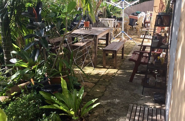 Eclectic room, private space, quiet nature spot near famous surf beaches & City