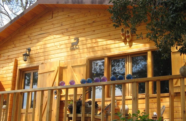 CHALET DE MADERA ART & SPA CON VISTAS AL MAR Y MONTAÑAS