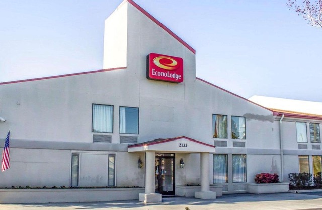 Econo Lodge Burlington I-40