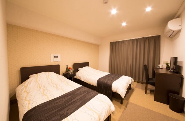 Economy Twin Room / Osaka city Ōsaka