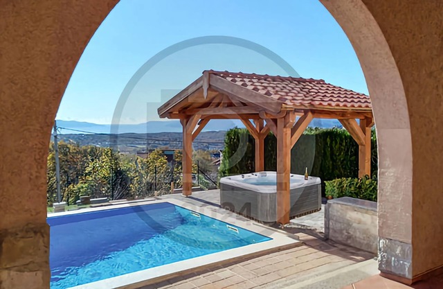 Ein Wunderschönes Haus mit Pool und Whirlpool für 10 Personen