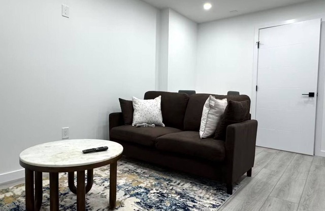 Trueserve Elegant 1-Bedroom Basement Suite
