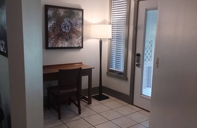 Elegant 2 Bedroom resort with AC and WiFi in delightful East Stroudsburg