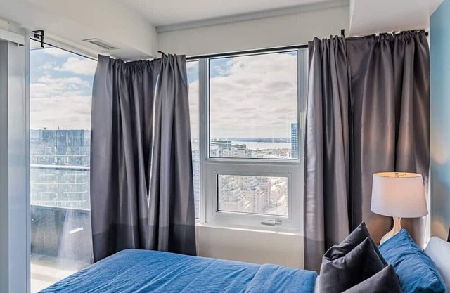Elegant 2BD Condo with Balcony, Lake & City View