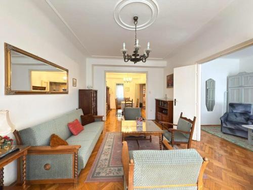 Elegant Apartment