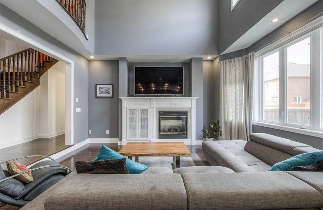 Elegant Haven Near Pearson Airport