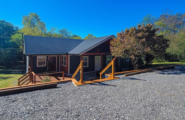 Elegant home w/ hot tub, fire pit, expansive deck, & free attraction tickets