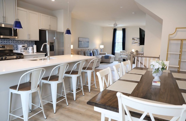 Stunning 4BR Luxury Townhome;Resort-Style Living w/Pools, Gym & close to Beaches