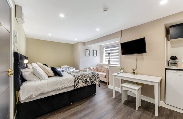 Elegant Studio - Perfect for Explorers
