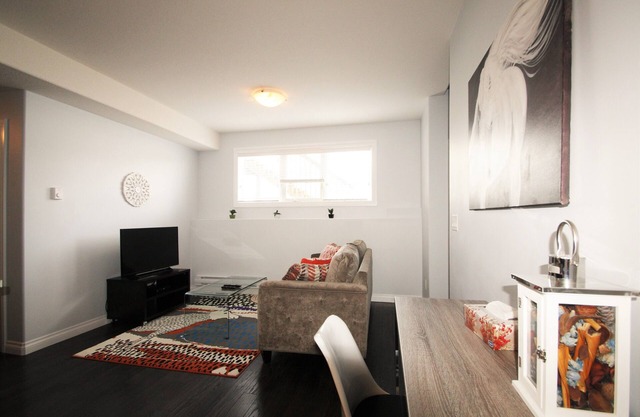 Elegante suite cerca del aeropuerto 2Bd, 1HAB, estacionamiento - Apartamento de dos habitaciones, capacidad para 6