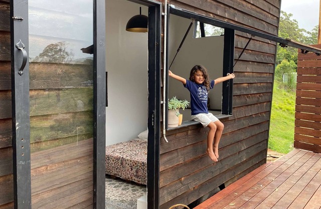 Elegant Tiny Home in Valla. Coastal Food Forest. Only 5 mins to beach & cafes.