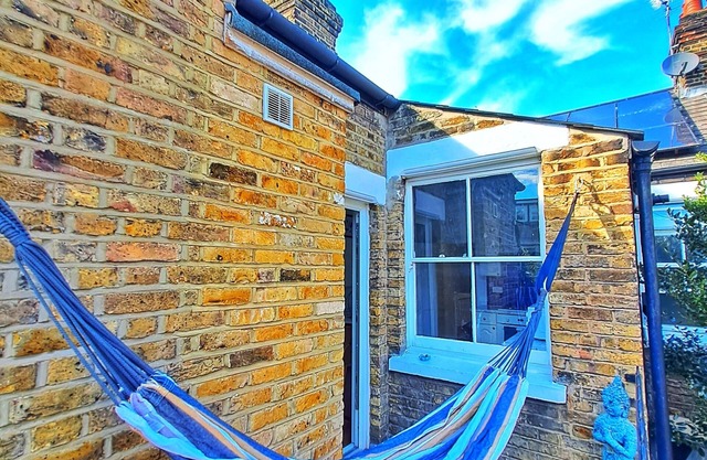 Elephant+Castle: Hammock hangout - Perfect for long stays