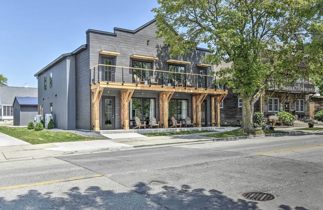 ¡NUEVO! Elkhart Lake Townhome - ¡3 millas a Road America!