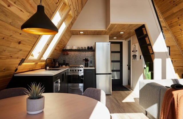 Elwood's A-frame · Modern A-frame w/ hot tub + view