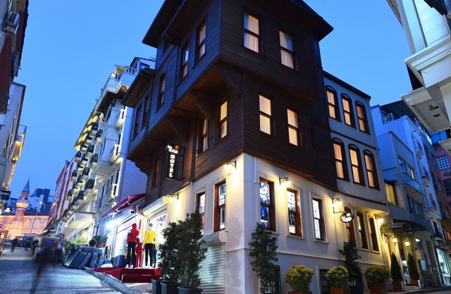 Elyka Hotel