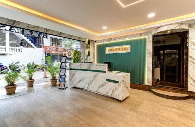 Emerald Suites By Classio