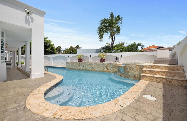 Enchanted Sunrise | Fun and Spacious w. Pool